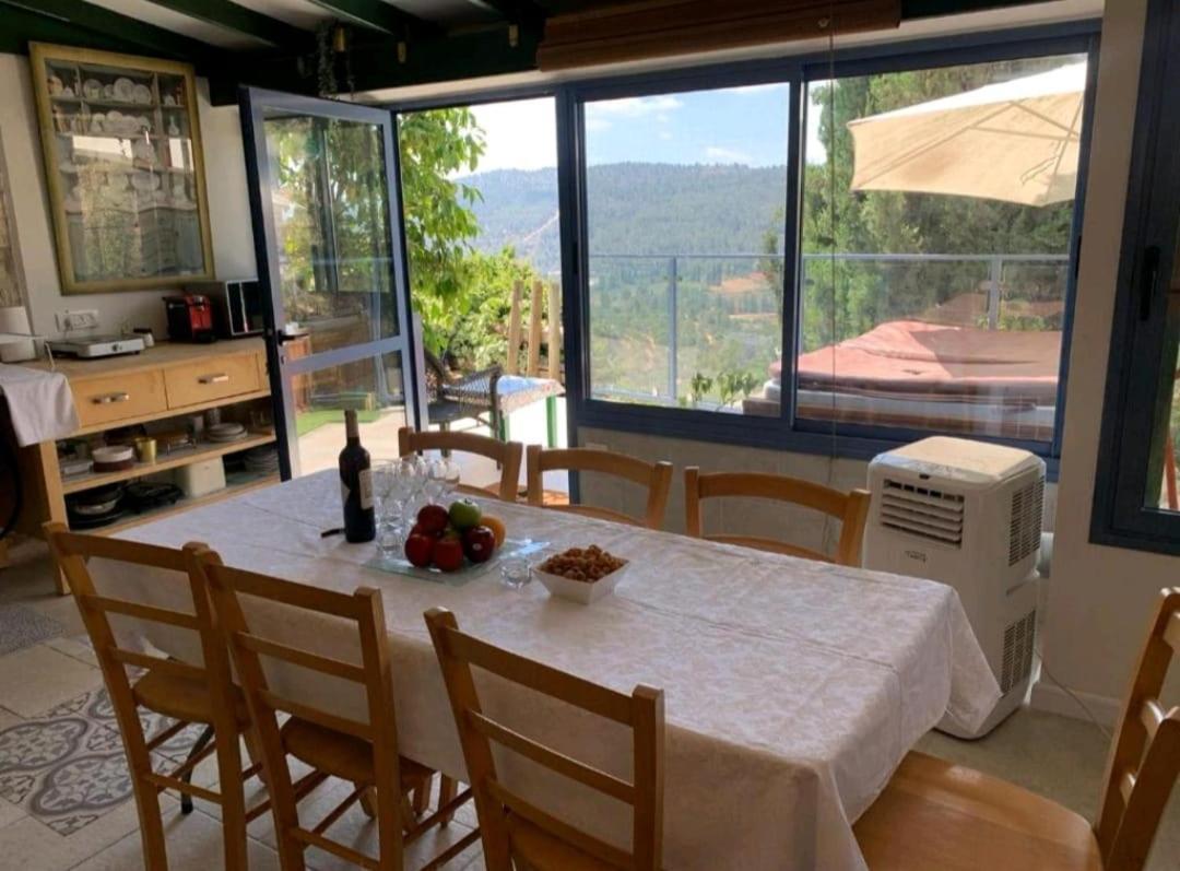 View Of The Valley Guest House Jerusalem Room photo